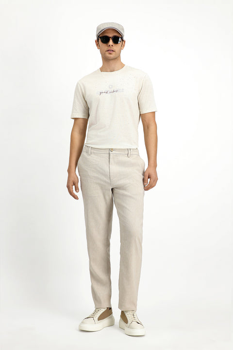Off-white crew neck slim fit cotton printed t-shirt.