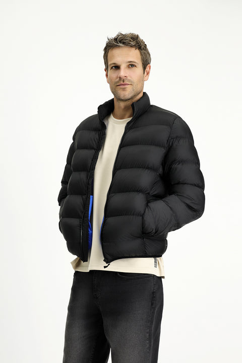 Black Stand Collar Zippered Pocket Windproof Sport Puffer Jacket with Bag