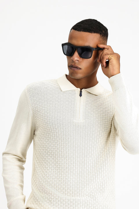Off-white polo shirt, regular fit, zippered, patterned cotton knit sweater.