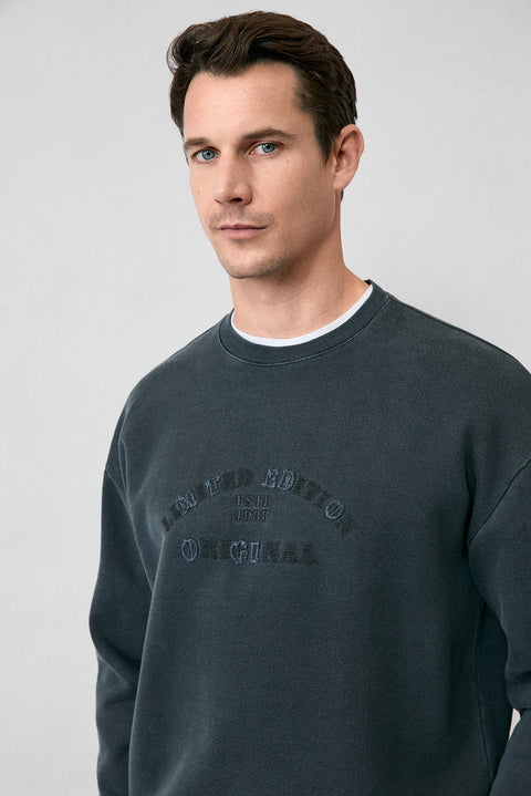 Orta Antrasit Bisiklet Yaka Oversize Ekstra Rahat Kesim Nakış Desenli Pamuk Sweatshirt