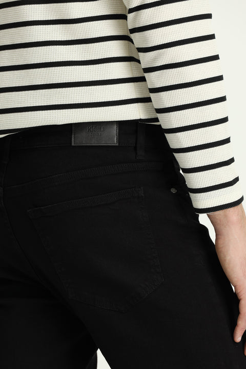 Siyah Slim Fit Dar Kesim Likralı Beş Cep Denim Pantolon