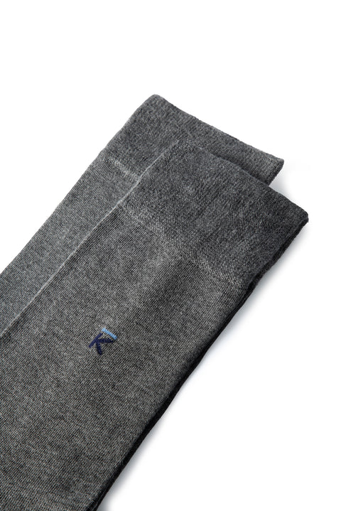 Medium Grey Lycra Stretch Sports Knit Belt & 2-Pack Bamboo Socks Gift Box Set
