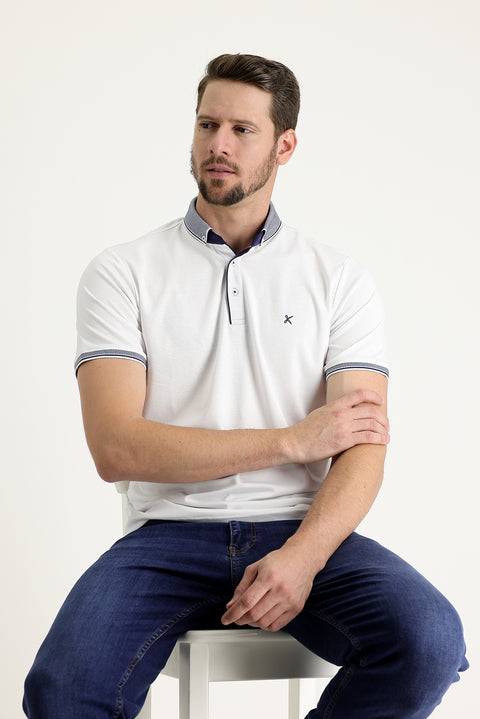 Beyaz Polo Yaka Regular Fit Nakışlı Tişört