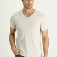 Açık Vizon V Yaka Slim Fit Dar Kesim Nakışlı Tişört