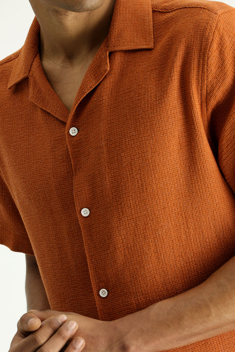 Tile-colored, short-sleeved, regular-fit, patterned cotton shirt that's easy to iron.