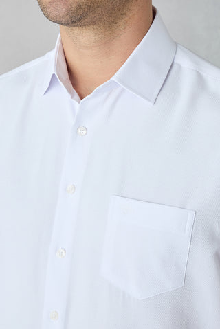  Beyaz Kısa Kol Regular Fit Desenli Cepli Pamuklu Kolay Ütülenebilir Gömlek