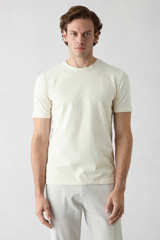  Ekru Bisiklet Yaka Slim Fit Yumuşak Dokulu Pamuklu Likralı Esnek Tişört